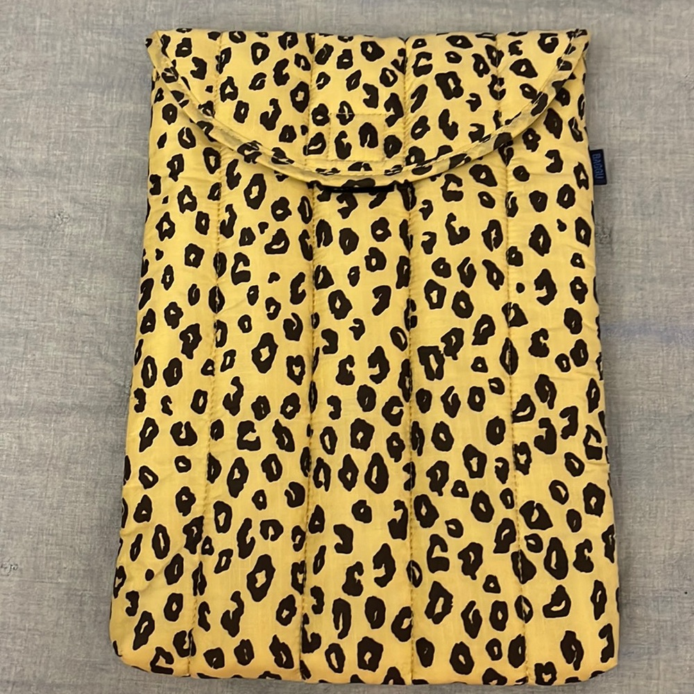 Baggu puffy laptop sleeve 13”